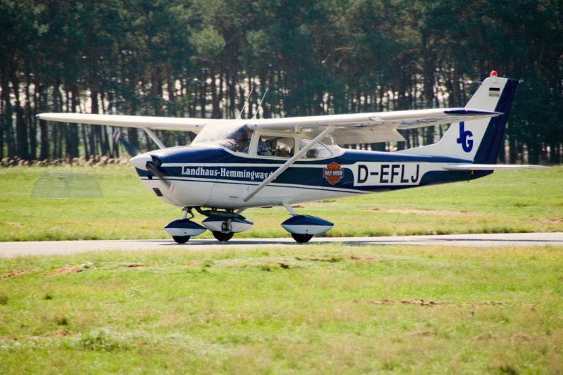 Historisches_Flugzeug-Cessna_Reims_F172F_Skyhawk-D-EFLJ