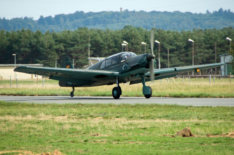 Historisches_Flugzeug-Messerschmitt_Bf_108_B-1_Taifun-D-ESBH_Landung