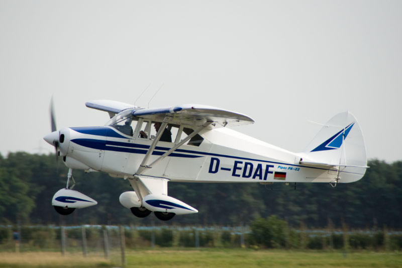 Historisches_Flugzeug-Piper_PA-22_Tri-Pacer-D-EDAF