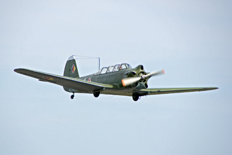 Historisches_Flugzeug-Yak_18-D-EYAK